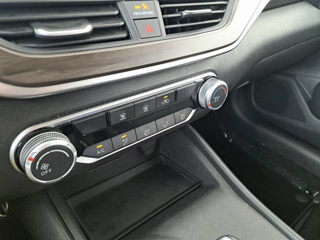 Used 2025 Nissan Altima 2.5 SV FWD image 13