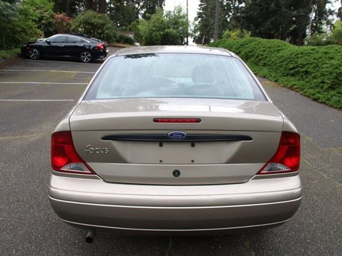 Used 2003 Ford Focus LX FWD image 9