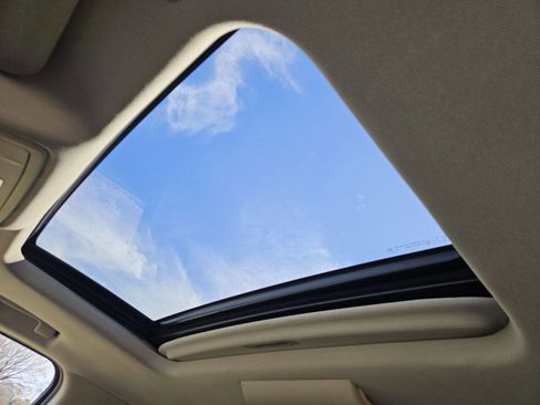 Used 2015 GMC Yukon XL SLT w/ Open Road Package image 24