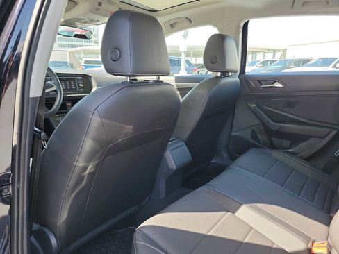 Used 2023 Volkswagen Jetta SE w/ Panoramic Sunroof Package FWD image 17