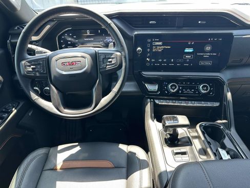 Used 2024 GMC Sierra 1500 AT4 w/ Technology Package AWD/4WD image 10
