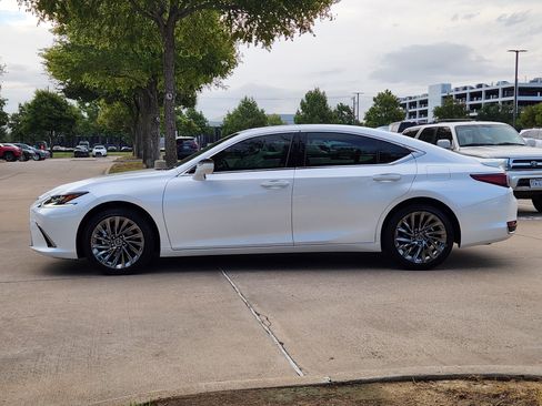 Used 2024 Lexus ES 300h Ultra Luxury w/ Accessory Package (Z2) FWD image 3