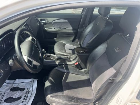 Used 2014 Chrysler 200 Limited w/ 200 S V6 Premium Group FWD image 10