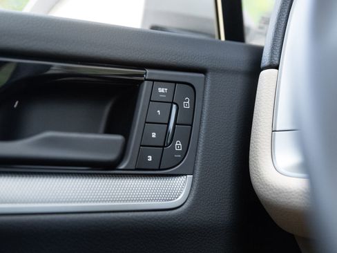 New 2026 Porsche Cayenne Coupe AWD/4WD image 19