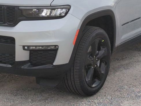 New 2025 Jeep Grand Cherokee L Limited w/ Black Appearance Package AWD/4WD image 9