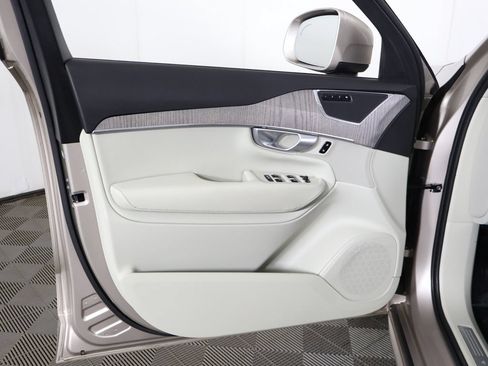 Used 2024 Volvo XC90 B5 Plus AWD/4WD image 29