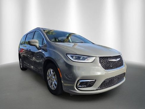Used 2022 Chrysler Pacifica Touring-L w/ Uconnect Theater Family Group FWD image 1