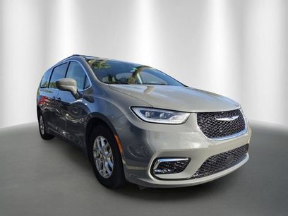 Used 2022 Chrysler Pacifica Touring-L w/ Uconnect Theater Family Group