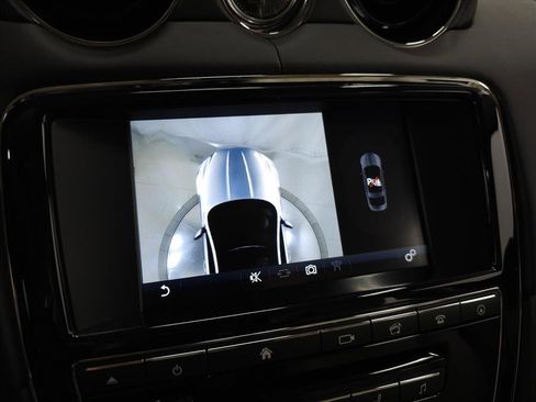 Used 2016 Jaguar XJ L Portfolio image 29