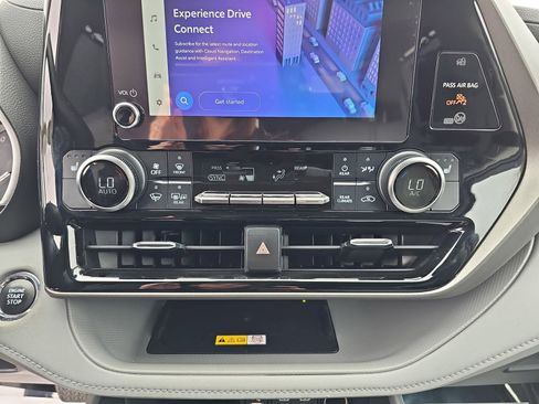 Used 2023 Toyota Highlander XLE FWD image 26