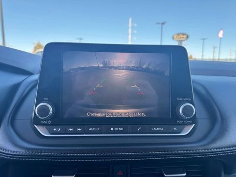 Used 2023 Nissan Rogue SV image 24