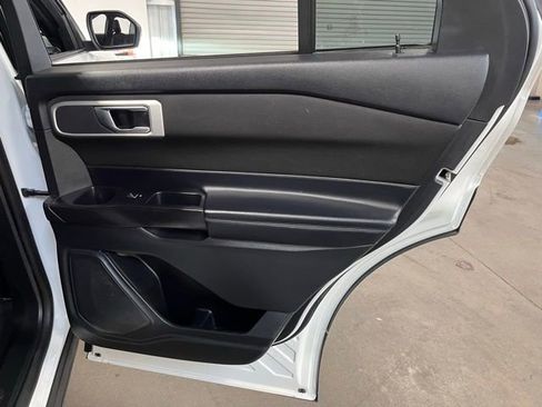 Used 2020 Ford Explorer XLT image 15