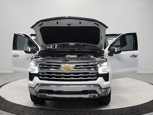 Used 2025 Chevrolet Silverado 1500 LTZ AWD/4WD image 10