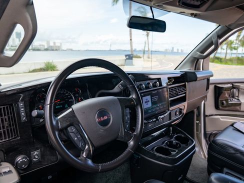 Used 2022 GMC Savana 2500 Extended RWD image 31