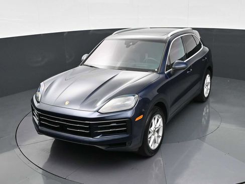 Certified 2025 Porsche Cayenne AWD/4WD image 30