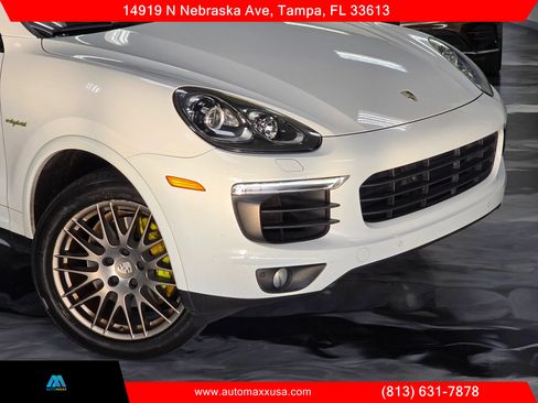 Used 2017 Porsche Cayenne S Platinum w/ Premium Package (PJW) image 2