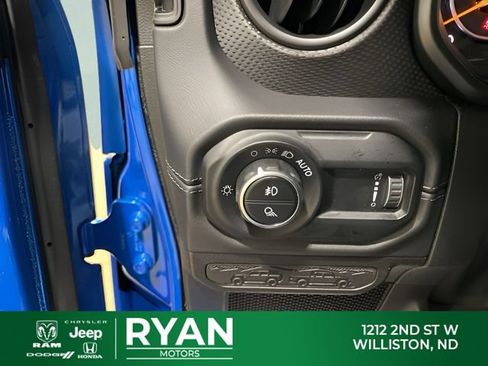 New 2025 Jeep Gladiator Rubicon w/ Convenience Group AWD/4WD image 42