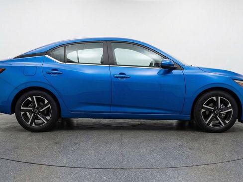 Used 2025 Nissan Sentra SV FWD image 9
