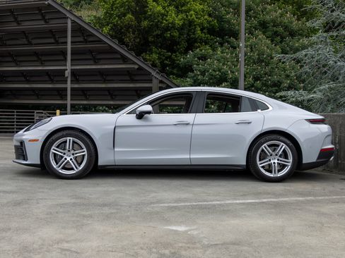 Certified 2025 Porsche Panamera image 2