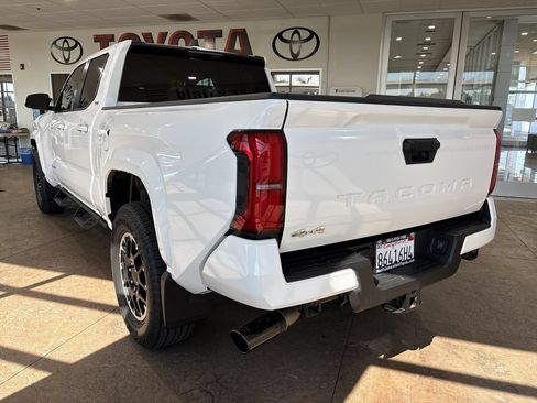Certified 2025 Toyota Tacoma SR5 AWD/4WD image 8