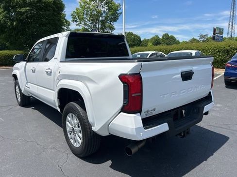 Used 2024 Toyota Tacoma SR5 w/ SR5 Upgrade Package AWD/4WD image 11