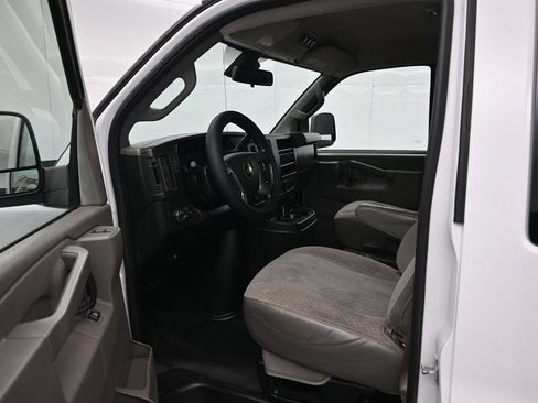 Used 2019 Chevrolet Express 3500 LT w/ LT Preferred Equipment Group RWD image 9