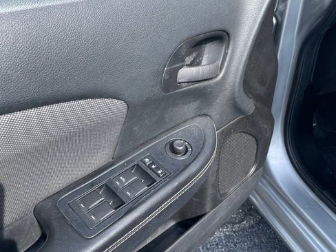 Used 2013 Dodge Avenger SE FWD image 11