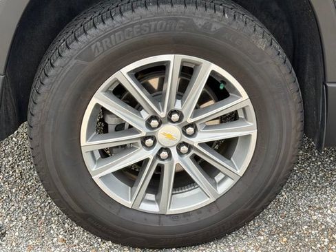 Used 2023 Chevrolet Traverse LT FWD image 10