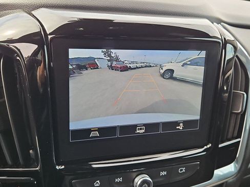 Used 2023 Chevrolet Traverse LT FWD image 14