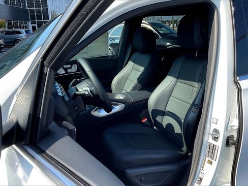 New 2026 Mercedes-Benz GLS 450 4MATIC image 9