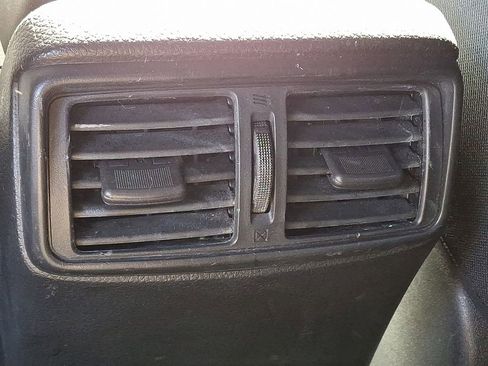 Used 2018 Nissan Rogue SV image 11