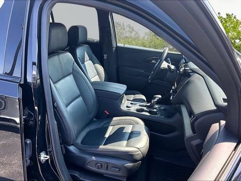 Used 2023 Chevrolet Traverse RS FWD image 7