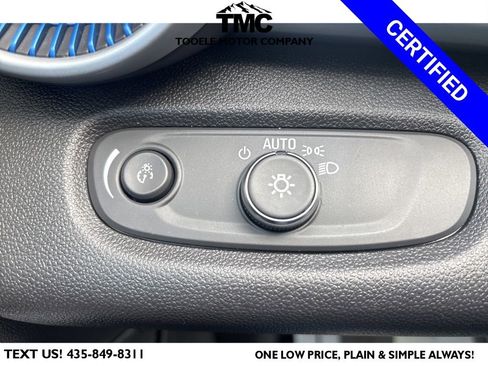 Used 2025 Chevrolet Trax LS image 17