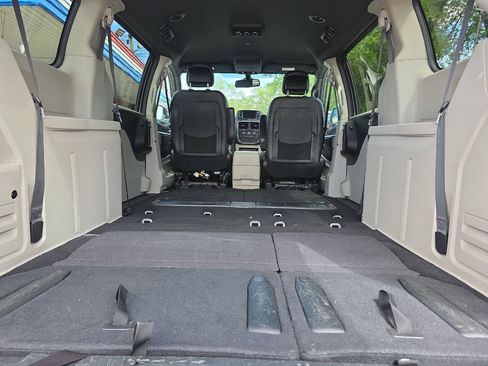 Used 2018 Dodge Grand Caravan SXT FWD image 23