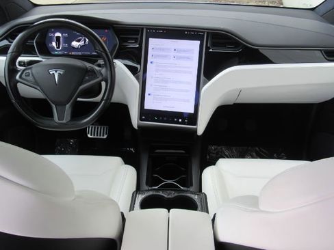 Used 2018 Tesla Model X 100D image 3