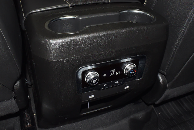 Used 2024 GMC Yukon XL SLT AWD/4WD image 20
