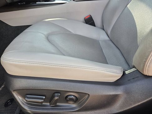 Used 2022 Toyota Camry XLE FWD image 13