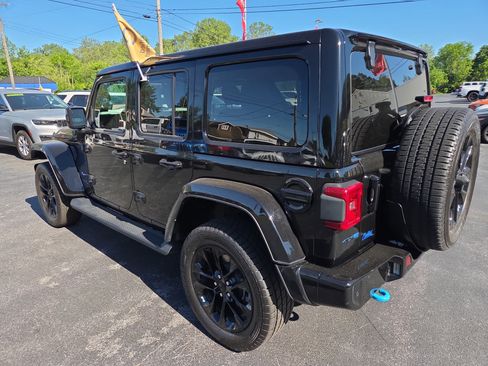 Used 2021 Jeep Wrangler Unlimited Sahara AWD/4WD image 6
