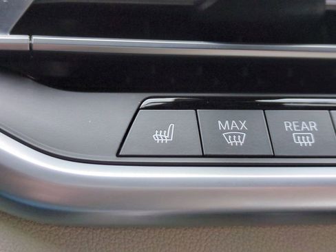 Used 2021 BMW X6 xDrive40i w/ Executive Package image 23