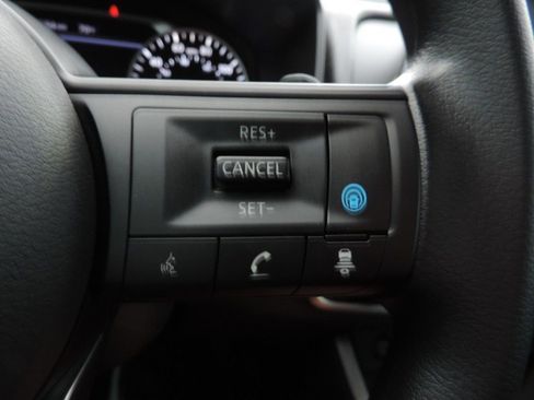 Certified 2024 Nissan Rogue SV image 27