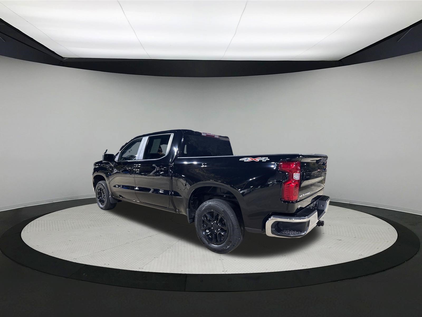 Used 2024 Chevrolet Silverado 1500 LT AWD/4WD image 5