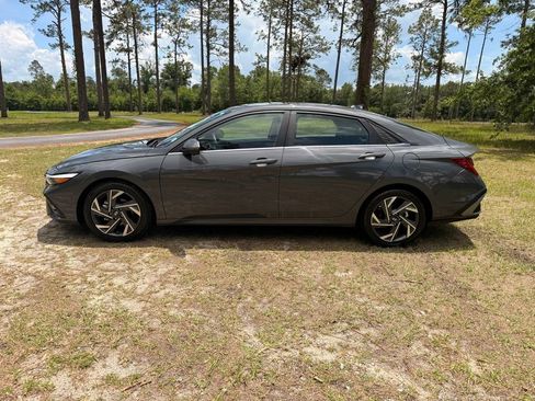Used 2024 Hyundai Elantra Limited FWD image 2