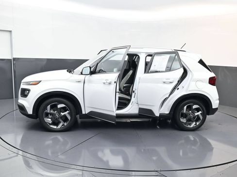 Certified 2026 Hyundai Venue SEL FWD image 32