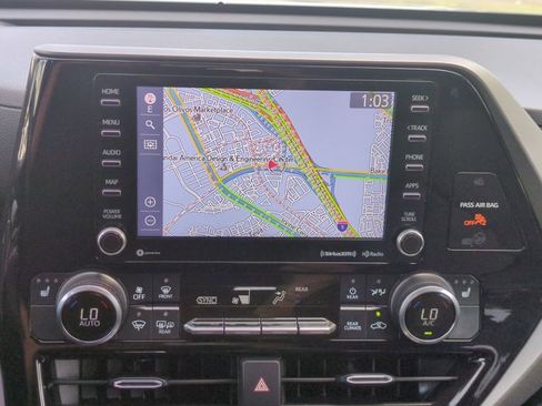 Used 2022 Toyota Highlander XLE image 13