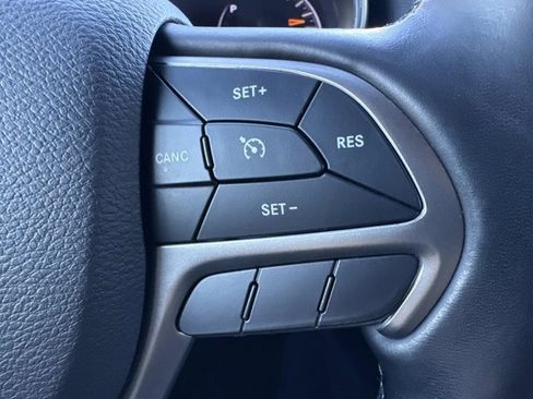 Used 2021 Jeep Grand Cherokee Laredo X image 25