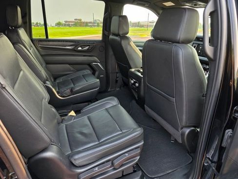 Used 2022 GMC Yukon XL Denali image 25
