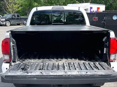 Used 2018 Toyota Tacoma TRD Off-Road w/ Technology Package AWD/4WD image 30