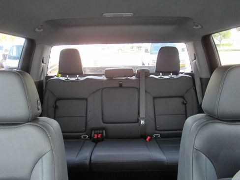 Used 2025 GMC Sierra 1500 SLT image 32