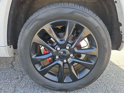 Used 2018 Jeep Grand Cherokee Altitude image 24