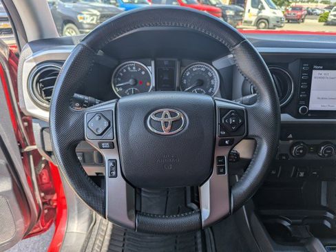 Used 2020 Toyota Tacoma SR5 AWD/4WD image 13